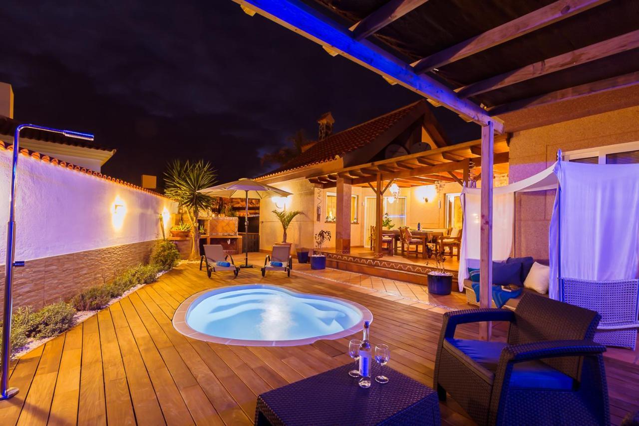 Villa Hibiscus Centrum Corralejo Beach Private Pool Family Exterior photo